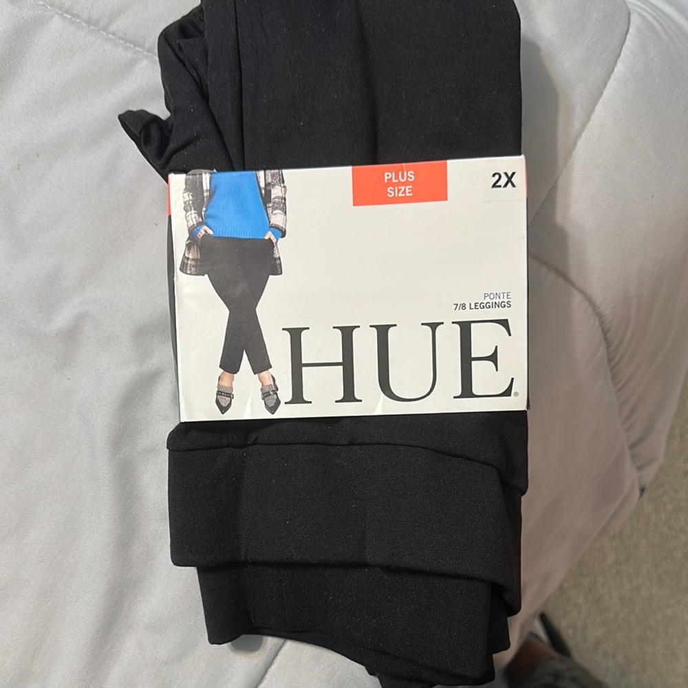 HUE 2X Black Leggings